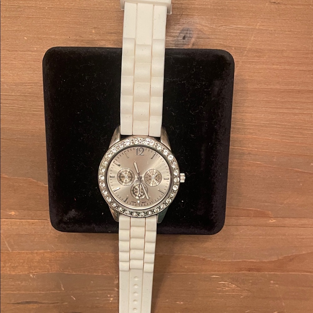 Elegant White Silicone Women's Watch